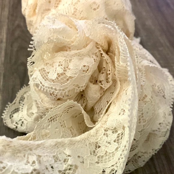 8 Yards Double Flowered Lace Beige/Cream 2 inch - Picture 4 of 4